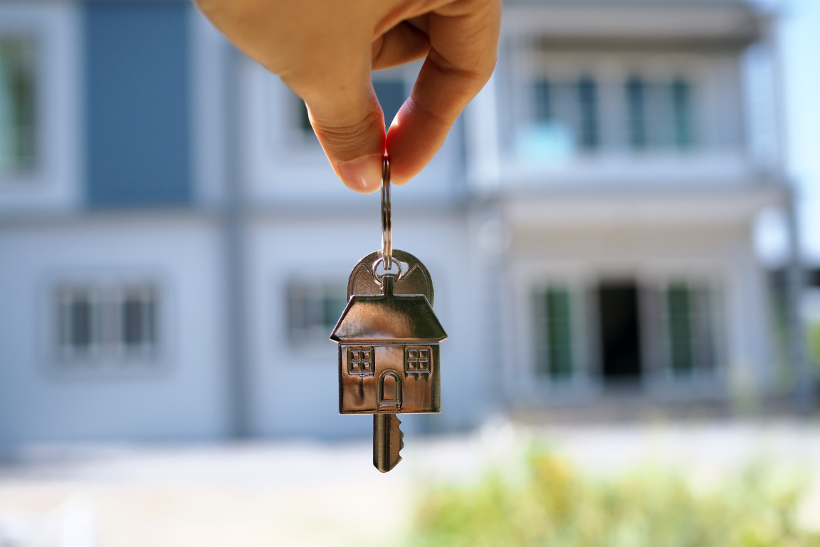Interactive Home Affordability Calculator featuring fields for annual income, savings, credit score, type of home, and monthly debts, tailored for a potential homebuyer wondering “how much house can I afford with {article} 80k salary” in New York, NY.